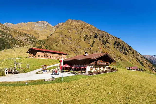 Hotel-Almhof-Danler-Urlaub-in-Neustift-Milders-Stubaital-Tirol-Pension-Almrausch-Bio-Bauernhof-Chalet-Claudia-1